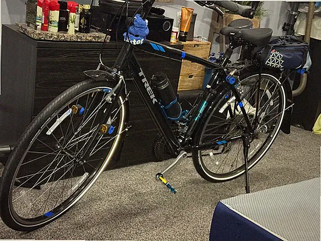 TREK VERVE 2 HYBRID LARGE CITY CRUISER ALUMINUM FRAM&FORKS 700 c WHEEL SIZE.